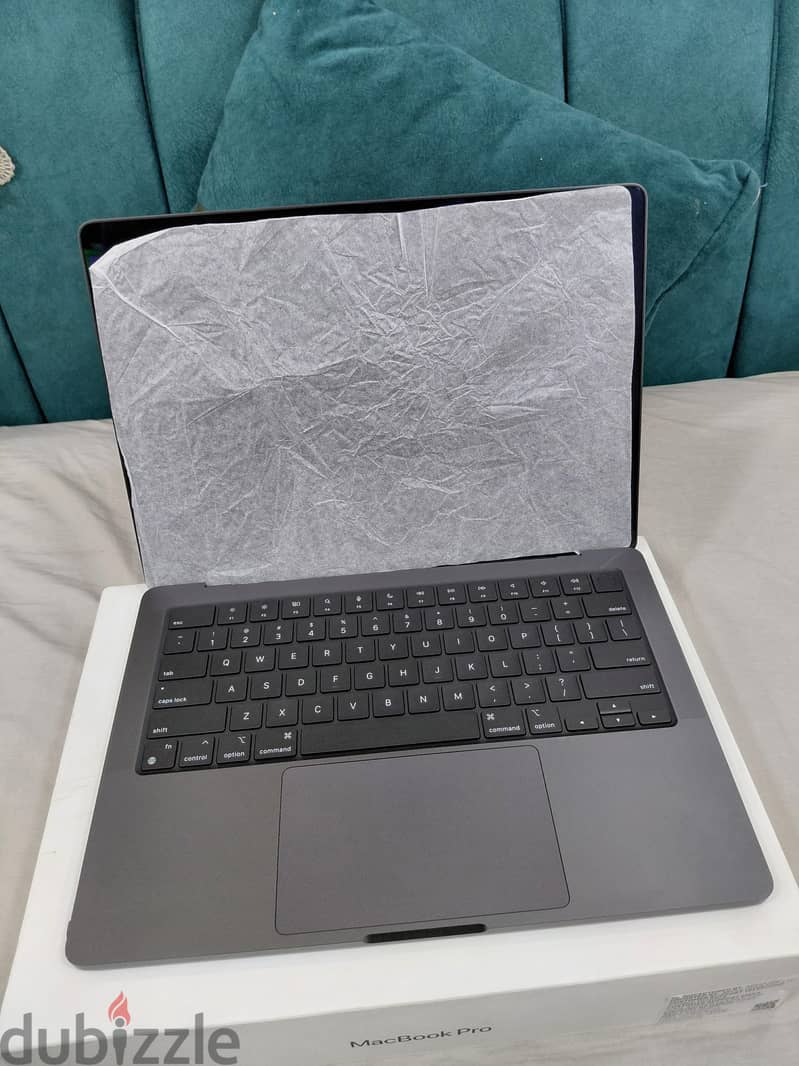 MacBook pro M4 pro 14 inch Ram 24 Hard 512 Open Box 6
