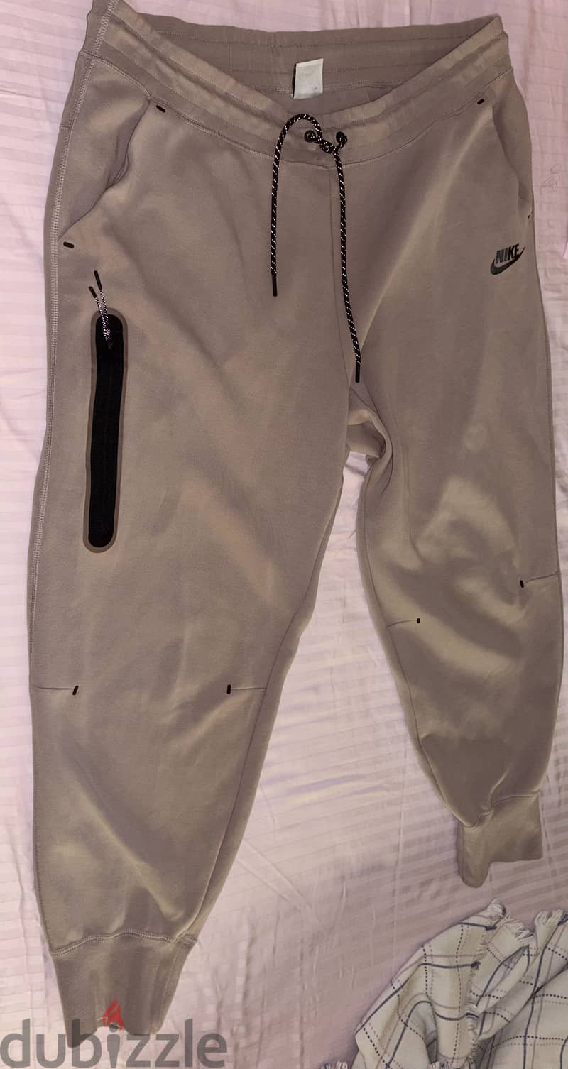 Nike tech 1