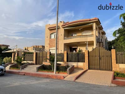A unique opportunity to own a villa with a land area of 650m² and buildings of approximately 550m², in a classy and distinguished location inside the compound