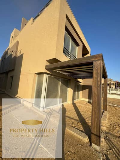 Last Villa Resale for Sale in Palm Hills Compound, Altagammu Alkhams, Immediate Delivery, Prime Location, Minutes from the American University, Directly on Altesaeen Street, and Close to Mivida