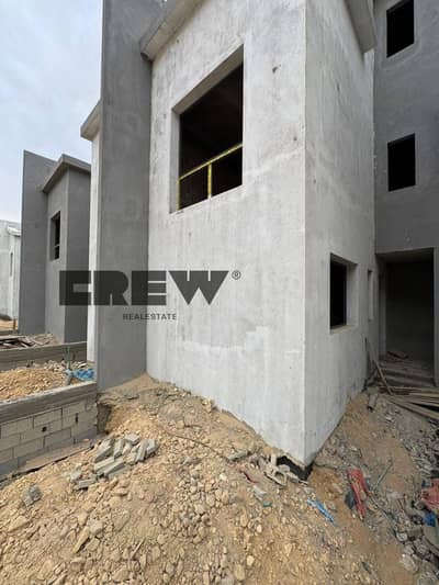 Town house for sale, resale, immediate occupancy at creek town - 185m - with 80m garden