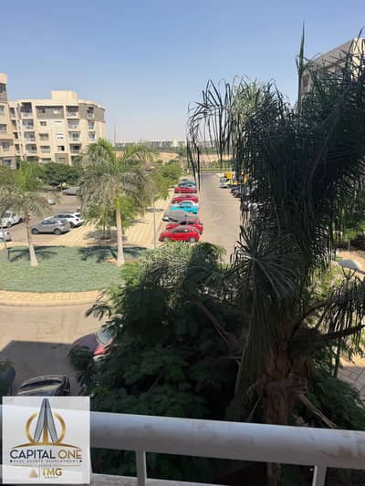 For sale in Madinaty (Cash): 116 sqm unit in Phase B10. Layout: 3 bedrooms and 2 bathrooms. Located on the second floor, facing the services complex a