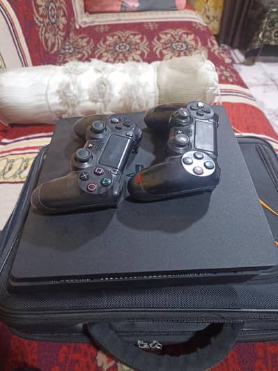 بلاي ستيشن ٤ + ٢ ذراع
