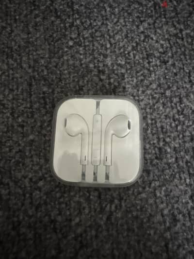Brand new apple earbuds