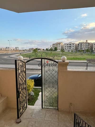 If you are looking for space + privacy + high-end finishing... this duplex is a very special opportunity for upscale living and investment
