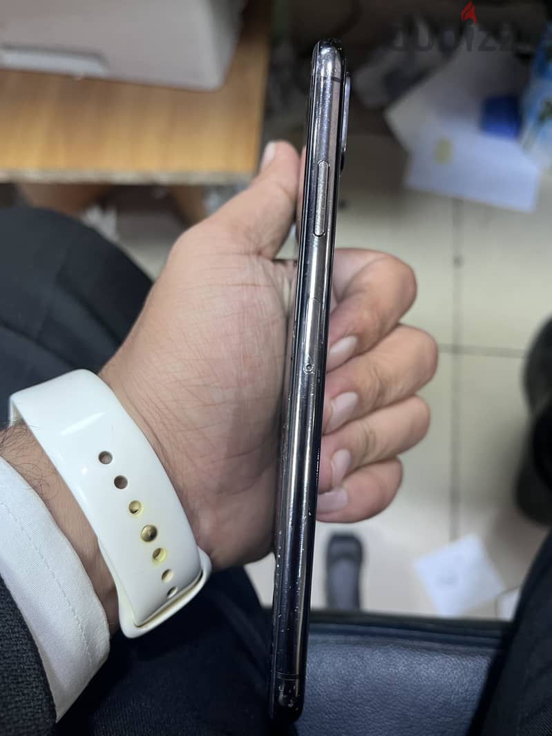 Apple - iPhone XS Max 4