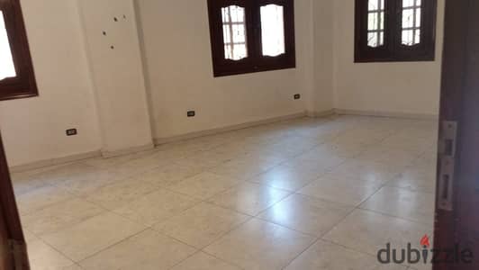 Apartment for sale in the seventh district, Sheikh Zayed, 270 m, elevated ground floor, 3 bedrooms, 2 bathrooms, and reception, living room in a prime location