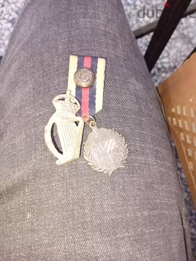 نشان ملكى  وشارة غطاء رأس بريطانى اصلى من ١٩٣٦
