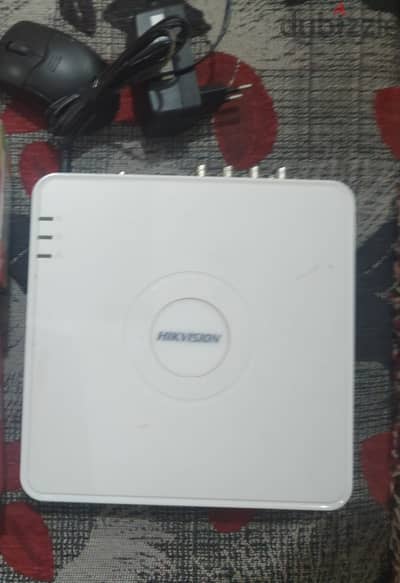 للبيع DVR هيكفيجن 8 قنوات