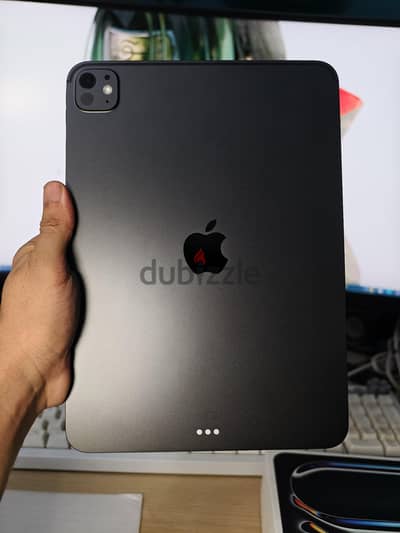 Ipad pro 11inch m5 256G كسر زيرو