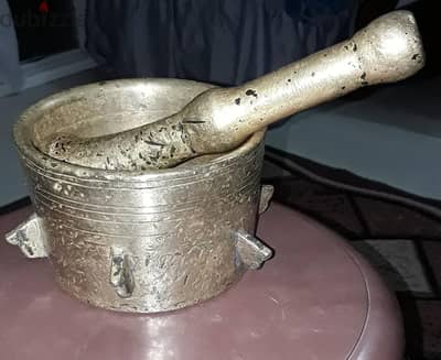 هون نحاس عمره 150 عاما وزنه 10 كيلو