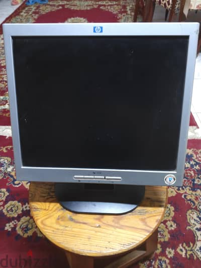 HP 1702 17 بوصة