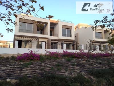 فيلا توين هاوس استلام فوري - اوبن فيو - موقع مميز جدا - بتقسيمه ممتازه-اقل سعر ف الماركت - for sale in palm hills new cairo