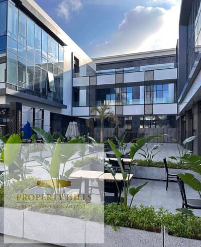 A rented shop with immediate occupancy, generating a monthly return of 292,000, in a prime location in Fifth Settlement, available for purchase on installments.
