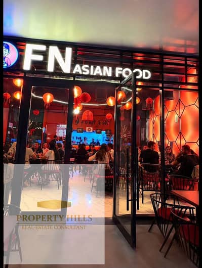Shop for sale, currently rented for 140,000 to a restaurant. Immediate occupancy. The entire mall is operational. Located in Fifth Settlement, Clubs Street.