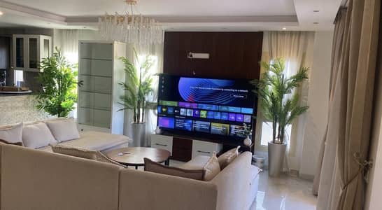 للإيجار لعروسين شقة رائعة بمنطقة الجولدن سكوير ربوة التجمع