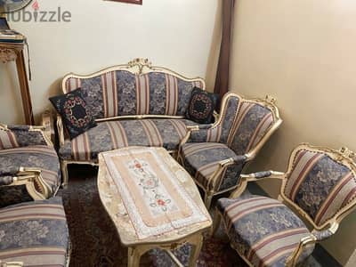 غرفة صالون مُدهبه