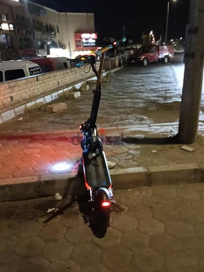 اسكوتر للبيع بحاله رائعه