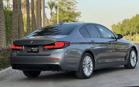 BMW 520 luxury 2023