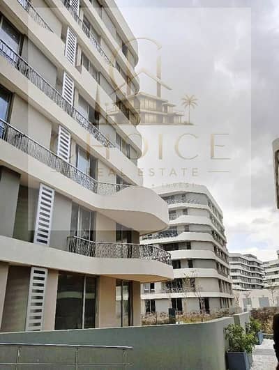 Resale 2-bedroom apartment for sale in Bloomfields Compound, Mostakbal City—just minutes from Madinaty. Ready for immediate move-in, featuring a disti