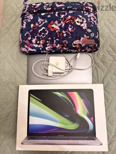 Mac book pro , M1 , 2020 , 13 inch , 512 SSD , 8GB .