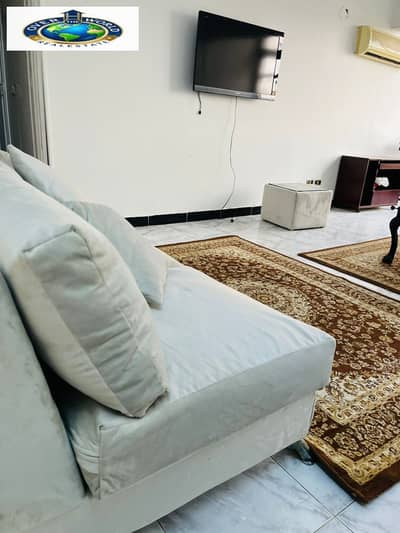 Furnished apartment for rent, Corniche Maadi, Tora, Al Ikha' Towers, Al Shurtah. It consists of three bedrooms, a reception, two bathrooms, and a kitchen near the metro station.