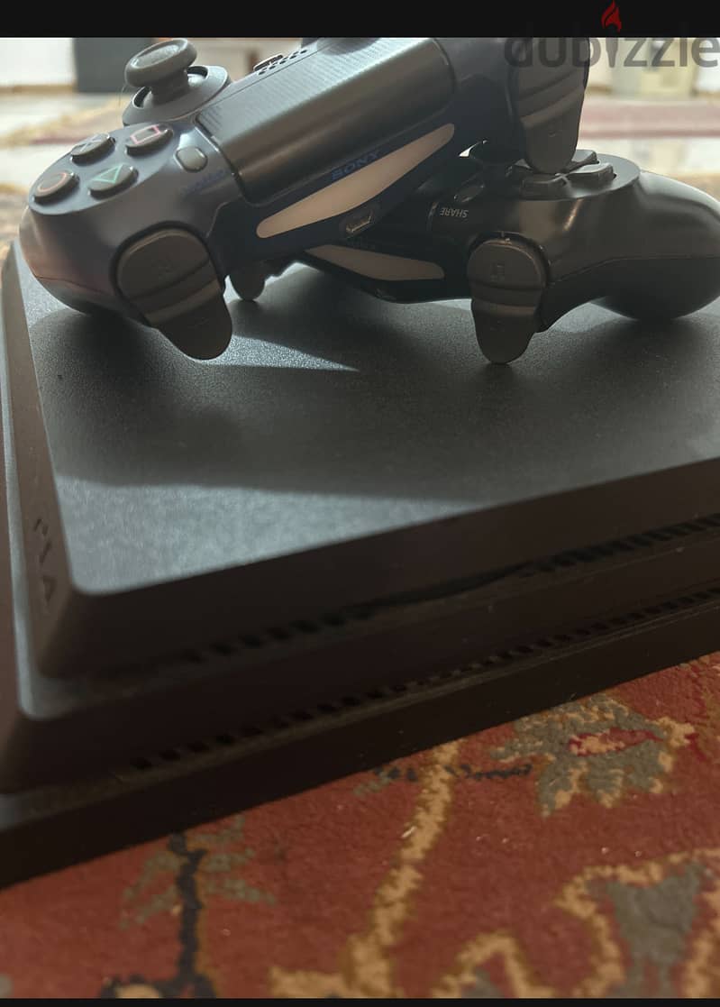 Ps4 pro barely used with two original controllers 5