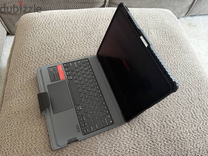 Ipad pro M5 256GB wifi + professional Keyboard 1