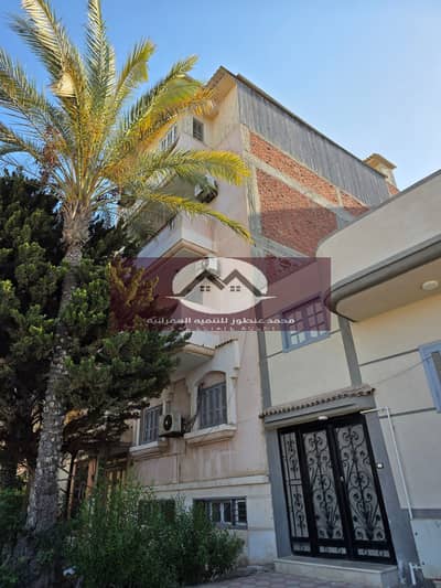 بيت للبيع في الحي الثاني بجوار مدرسه مشرفه