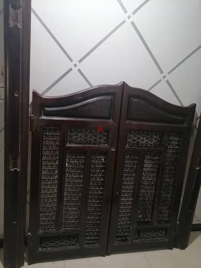 باب مروحة بحالة جيدة