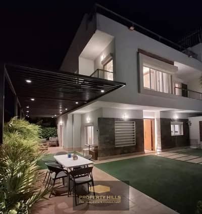 Receive immediately a fully finished ultra-luxurious 752m villa next to Wadi Degla Club, Mall of Egypt, O West, and Gardenia Park