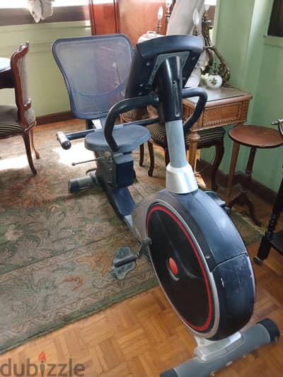 جهاز دراجة تمرين راقدة (Recumbent Exercise Bike)،