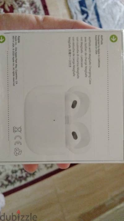 Apple 3rd Generation Earbuds , White