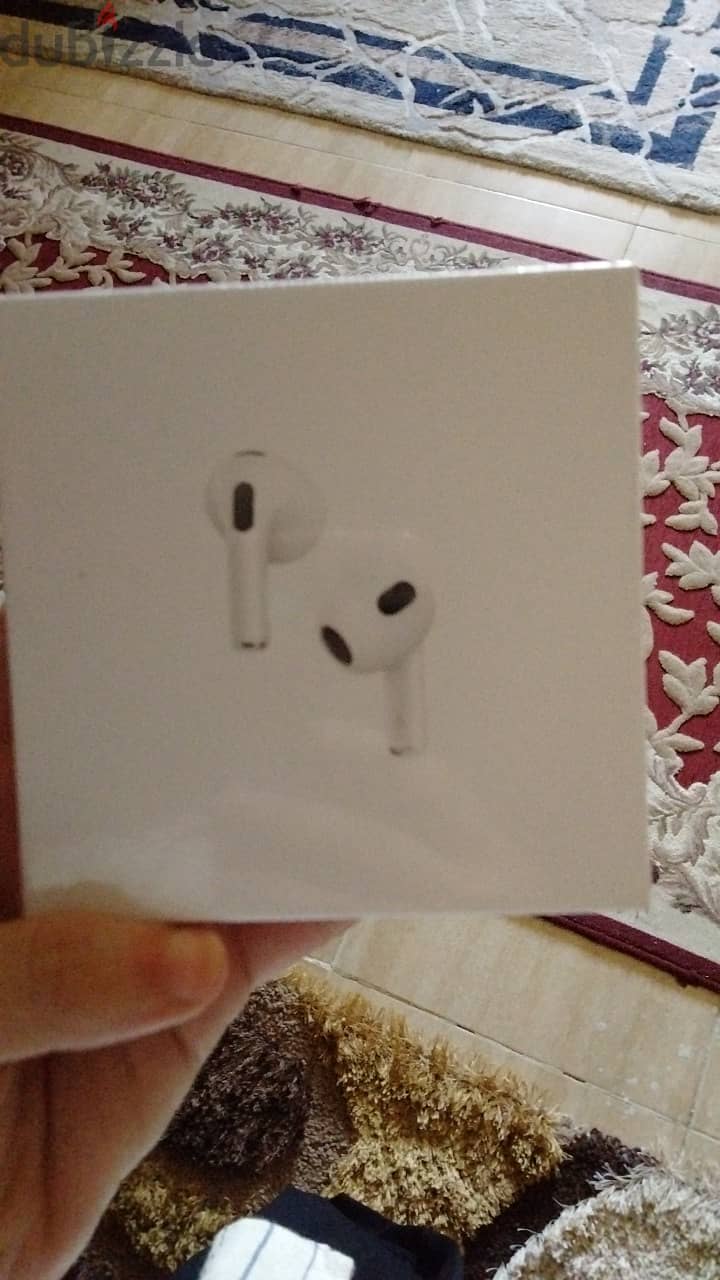 Apple 3rd Generation Earbuds , White 1