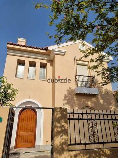 لراغبى السكن الراقى و الخصوصيه امتلك الان فيلا  ف موقع مميز على بعد دقايق من الجامعه الامريكيه بالقرب من مفيدا و لافيسنا و هايد بارك
