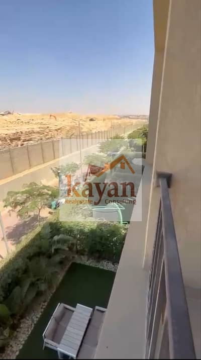 شقة مميزة 160م للإيجار بالمراسم | 3 غرف نوم | إطلالة مميزة على سور زمردة