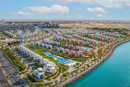 153m² apartment, ready for immediate delivery, north-facing, hotel-style finishing, open view. Down payment: 150,000 EGP.
