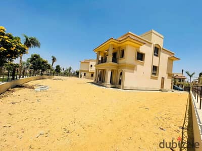 Own a villa featuring a spacious land area of 647 m² with zero transfer fees and remaining installments extending through 2034.