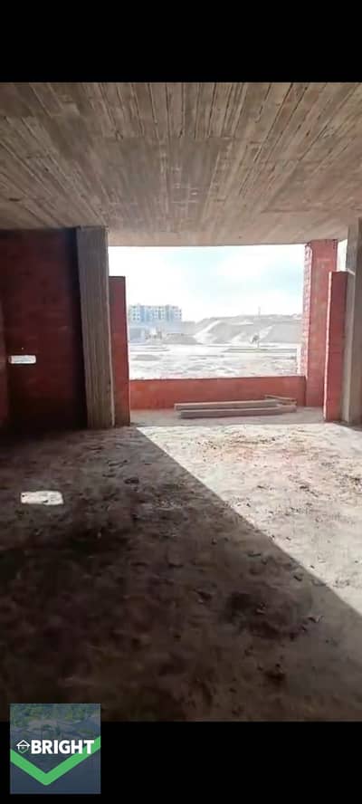 شقة للبيع في اللوتس الشماليه التجع الخامس - مساحتها ٢٥٠ متر مربع - جاهزة للسكن - تشمل وحدة تخزين خاصة وموقف سيارات - موقع مميز فيو مفتوح