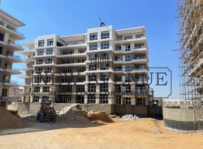 Lowest down payment and installments - very prime location overlooking landscape and open view - bahary - apartment for sale in Hyde Park - New cairo