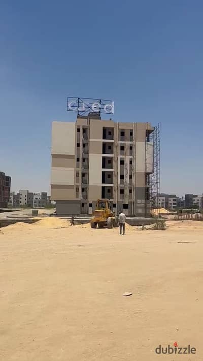 للبيع بسعر لقطة شقة 156 متر متشطبة داخل كمبوند ايفر ويست , 6 أكتوبر , محور 26 يوليو