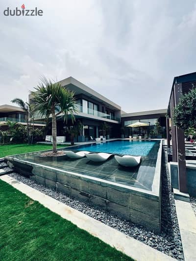 I own a villa of large area in Sheikh Zayed – at a bargain price + private swimming pool