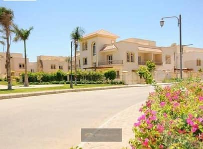 فيلا لُقطة للبيع في كمبوند جرينز الشيخ زايد 303م مباني360م أرض نصف تشطيب