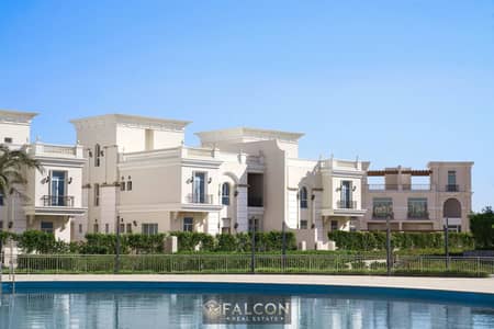 تاون هاوس فيلا تشطيب VIP استلام فوري تريبل فيو تحت ادارة HYDE PARK بجوار Celia . La Vista City . New Garden City