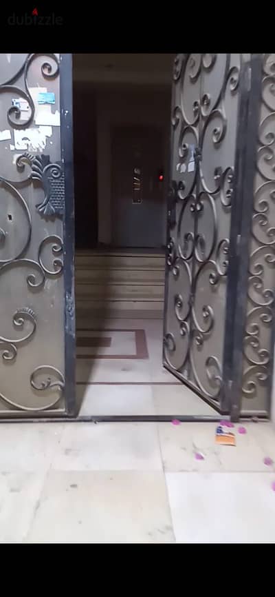 شقة للبيع في 6  اكتوبر الحي الثالث عند رنا مول
