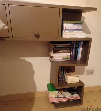 مكتبه