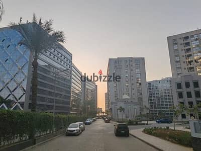 شقة للبيع بكمبوند وان قطامية ١٧٠م بالجراج اقل سعر و ڤيو و تقسيمة مميزين