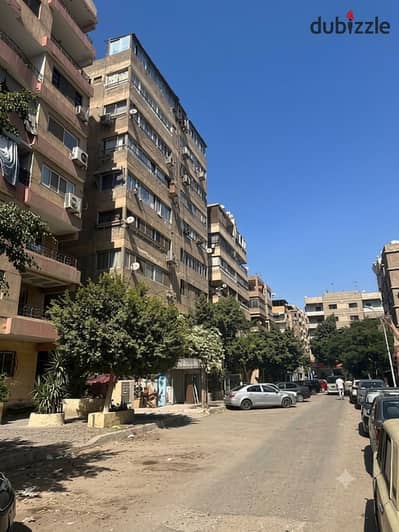 تقاطع شارع الطيران مع مصطفى النحاس شقة170م واجهه خلف مجمع الملك فهد ومطعم البرج خطوات من شارع على امين
