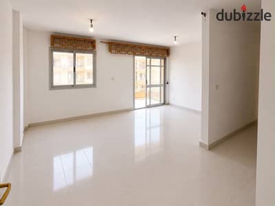 Apartment for sale in Madinaty, ready for immediate occupancy. 89 square meters, cash payment, in B6.  #Group 63. The best location in Madinaty, close to services and the mosque. Excellent location near the heart of Madinaty.