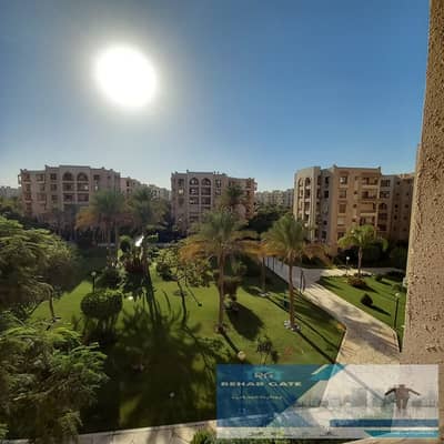 For rent in Al Rehab: 258-square-meter unit in Phase 5, next to the mosque. Located on the third floor, it overlooks the largest "White Garden. "